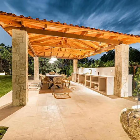 Villa Pelagus Luxury Políhrono