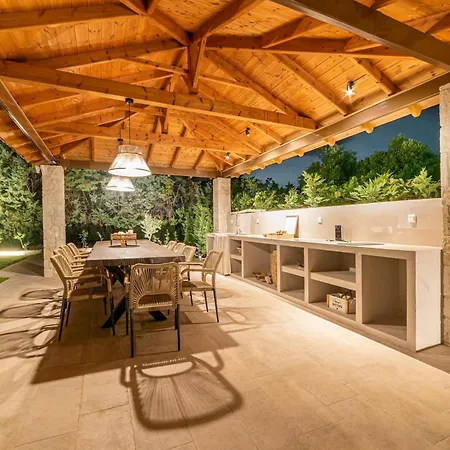 Villa Pelagus Luxury Polychrono