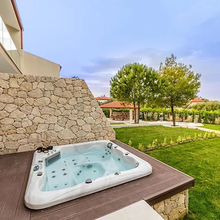 Pelagus Luxury Polychrono